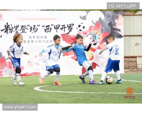 足球明星趣味瞬间大集合玩耍时刻尽显亲和力与活力